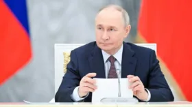 Путин подписал закон о создании в России национального мессенджера