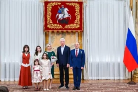 Собянин вручил награды московским семьям в День семьи, любви и верности