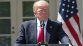 Кроули: Трамп хочет наладить отношения с Россией ради сдерживания Китая