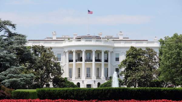 Read more about the article Белый дом: Трамп не призывал Зеленского к ударам по Москве и Санкт-Петербургу