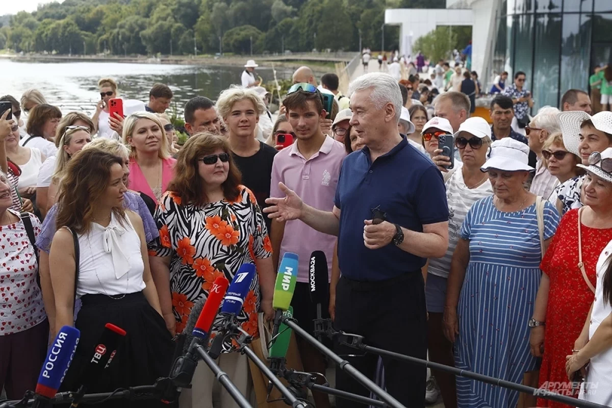 Read more about the article ЗАГС, кафе и пристань. Сергей Собянин открыл новую набережную в Коломенском