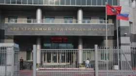 Суд перенес на октябрь спор по иску структур “Транснефти” к “Роснефти”