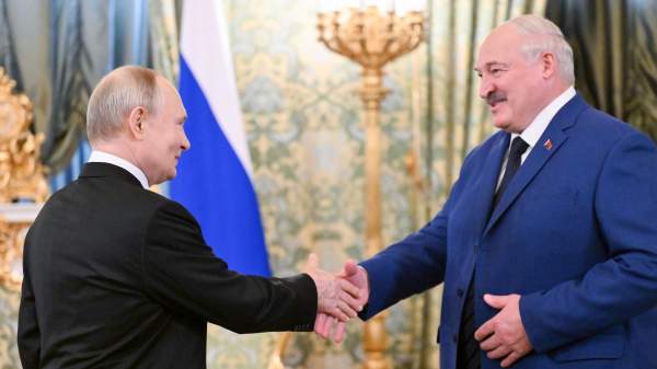 Read more about the article Путин поздравил Лукашенко с днем рождения, отметив вклад в развитие отношений двух стран
