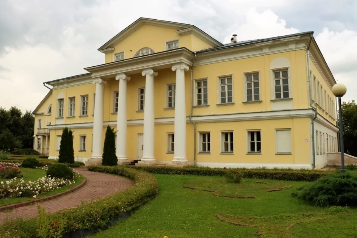 Read more about the article Предстать перед дворцом. Топ-5 возрожденных исторических усадеб в Москве
