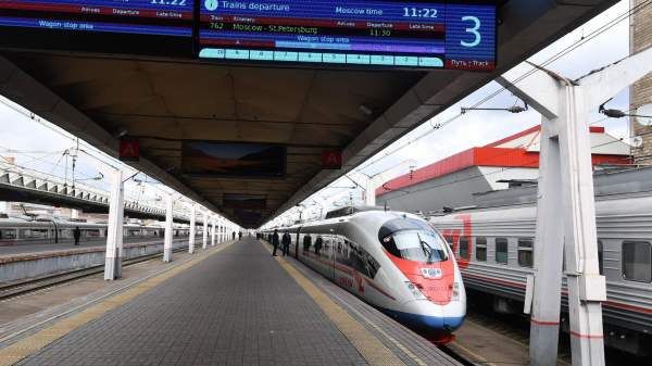 Read more about the article РЖД: в период повышенного спроса между Петербургом и Москвой назначены доппоезда