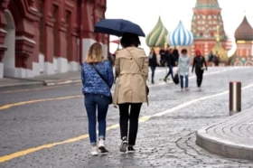 Воздух остынет до +2°C. Циклон «Бернвард» несет в Москву заморозки и снег
