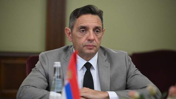 Read more about the article Экс-премьер Сербии Вулин назвал санкции Запада против России абсурдом