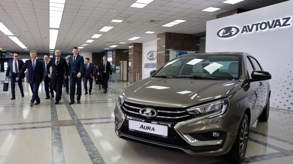 Read more about the article “АвтоВАЗ” поставит партнерским таксопаркам “Яндекс Такси” 250 седанов Lada Aura