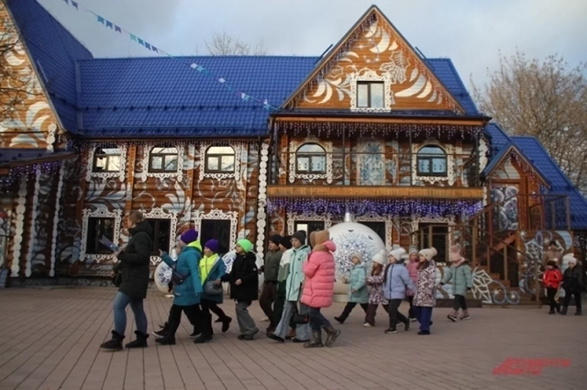 Read more about the article Места знать надо. Где в Москве встретить Деда Мороза: список резиденций