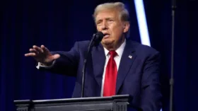 Трамп: США в скором времени введут очень мощные санкции в отношении России