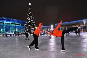 Выходные на катке. В «Лужниках» проходят бесплатные тренировки на коньках