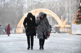 В субботу будет еще хуже. Ураганный ветер рвется в Москву: сдует легко