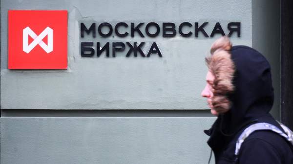 Read more about the article Мосбиржа: рынок акций и рубль вышли в плюс после сообщений о возможном визите Уиткоффа