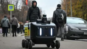 Путин осмотрел роботакси и роботов-доставщиков от Яндекса