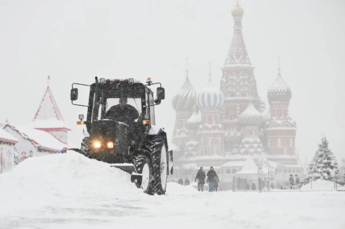 Read more about the article Сугробы по колено. На Москву обрушился снегопад, пурга — пробки 9 баллов