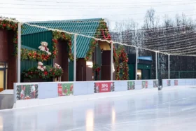 В Москве работают бесплатные спортивные площадки для зимнего досуга