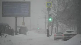 Москвичей призвали использовать городской транспорт для поездок в понедельник из-за снега