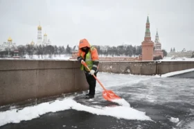 До +1 уже в выходные. Позднякова рассказала, когда в Москве растает снег