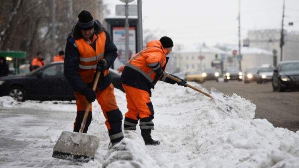 Read more about the article Заммэра Бирюков: на московских дорогах в снегопад организовали дежурство тягачей
