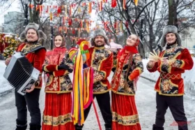Пахнет детством и блинами. В Москве началась масленичная неделя