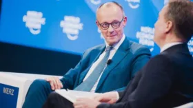 T-online: большинство немцев поддержали диалог между Мерцем и Путиным