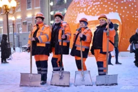Снега не боятся. Журналист «АиФ» почистила Москву вместе с женской бригадой