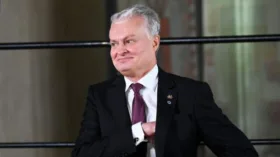 Президент Литвы Науседа выступил против “царапания” дверей Кремля