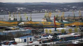 Экипаж атакованного украинскими БПЛА газовоза “Арктик Метагаз” вернулся в Мурманск