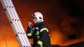 В тушении пожара в бизнес-центре Turas в Москве участвуют 130 человек