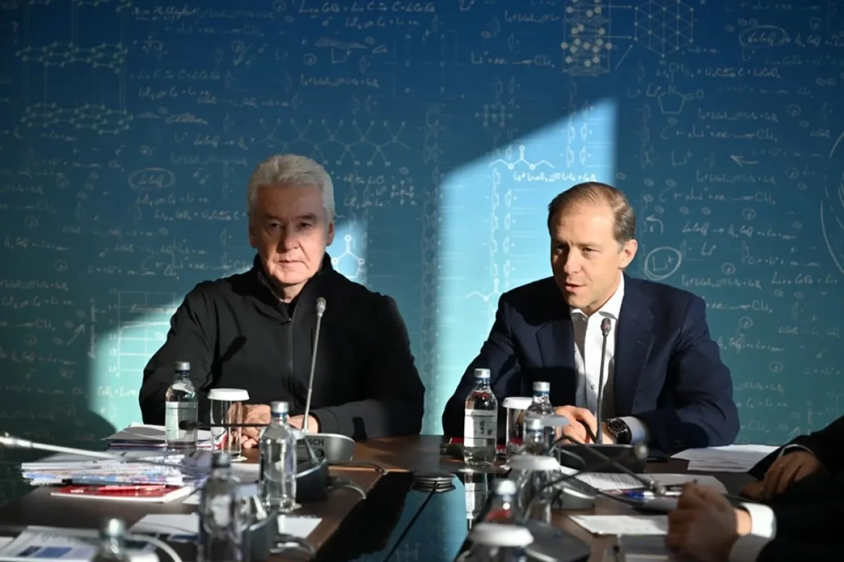 Read more about the article Энергия будущего. Собянин и Мантуров осмотрели уникальный завод батарей