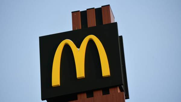 Read more about the article McDonald’s зарегистрировал товарный знак в России для продажи сэндвичей
