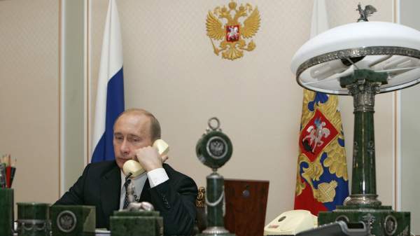 Read more about the article Песков: Путин не приглашал Трампа на парад 9 мая в Москву