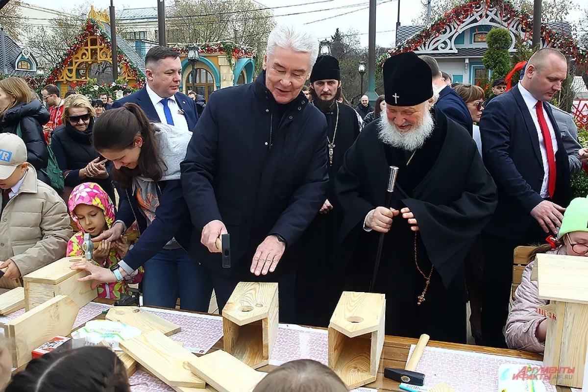 Read more about the article Под звон колоколов. Мэр Москвы и Патриарх посетили «Пасхальный дар»