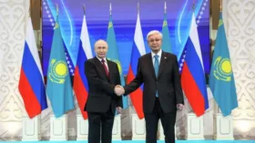 L’Antidiplomatico: поездка Путина в Казахстан стала сигналом Пашиняну