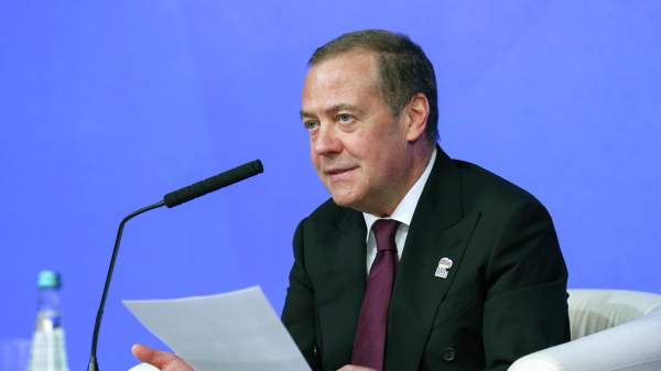 Read more about the article “Их предупреждали”. Заявление Медведева вызвало бурную реакцию на Западе