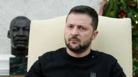 Разведчик Фёльди: Европа останется в изоляции, если не усмирит пыл Зеленского