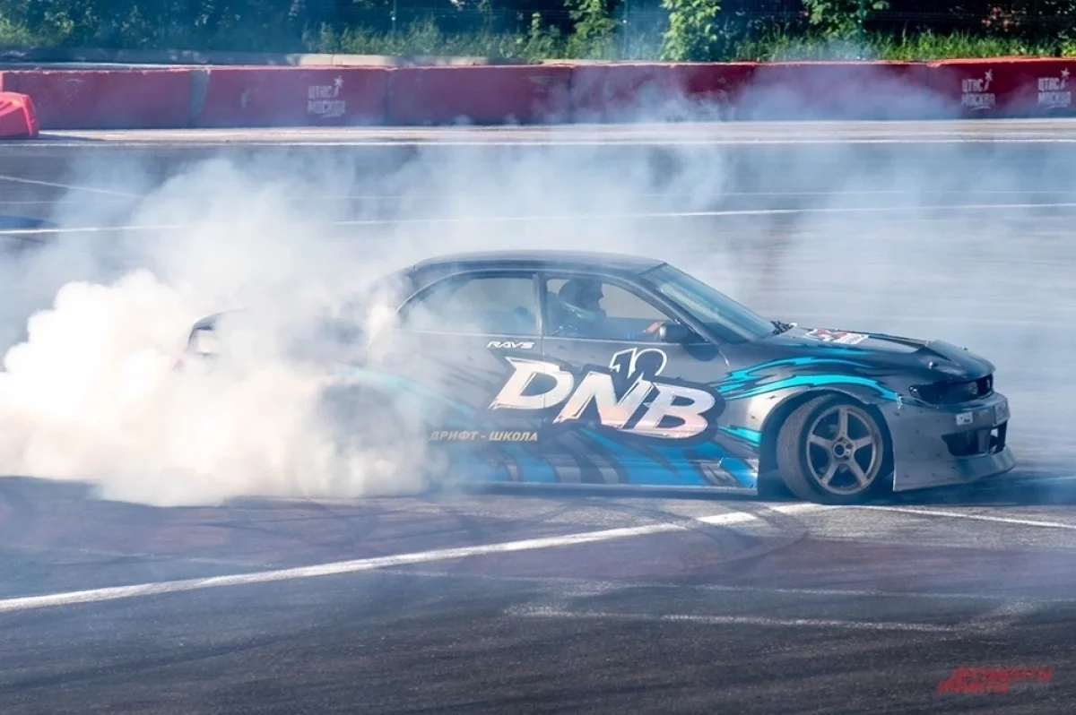 Read more about the article Красиво занесло! Гонщики «зажгли» на фестивале No Drift No Fest 2026