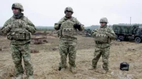 Журналист Боуз поразился решению НАТО провести учения в Финляндии рядом с границей России