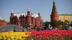 Россияне на майские праздники чаще всего выбирают Петербург, Москву и Подмосковье