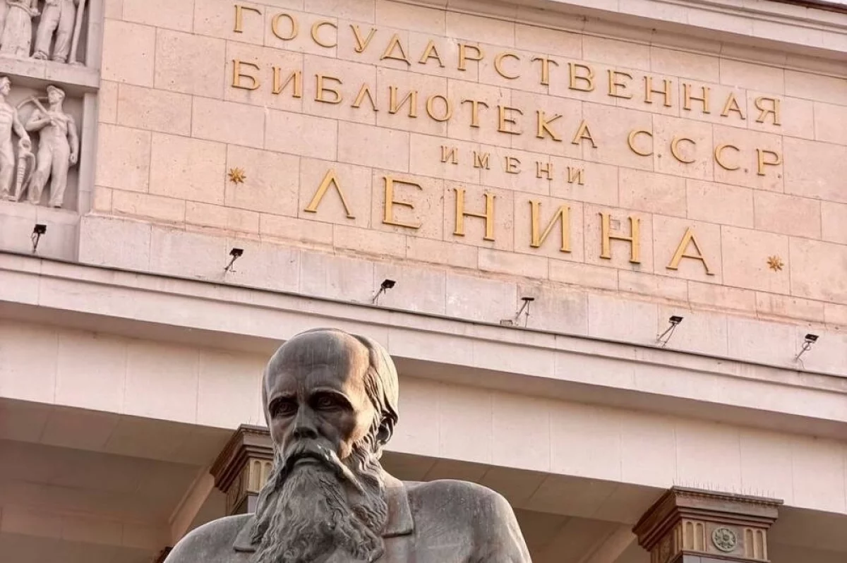 Read more about the article Библиотека в цвету. Как Ленинка превратилась в читальню под открытым небом