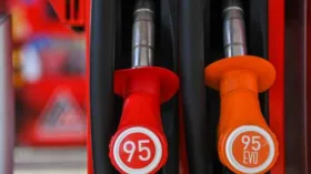Независимая сеть АЗС “Нефтьмагистраль” снизила цены в Москве и области после запроса ФАС