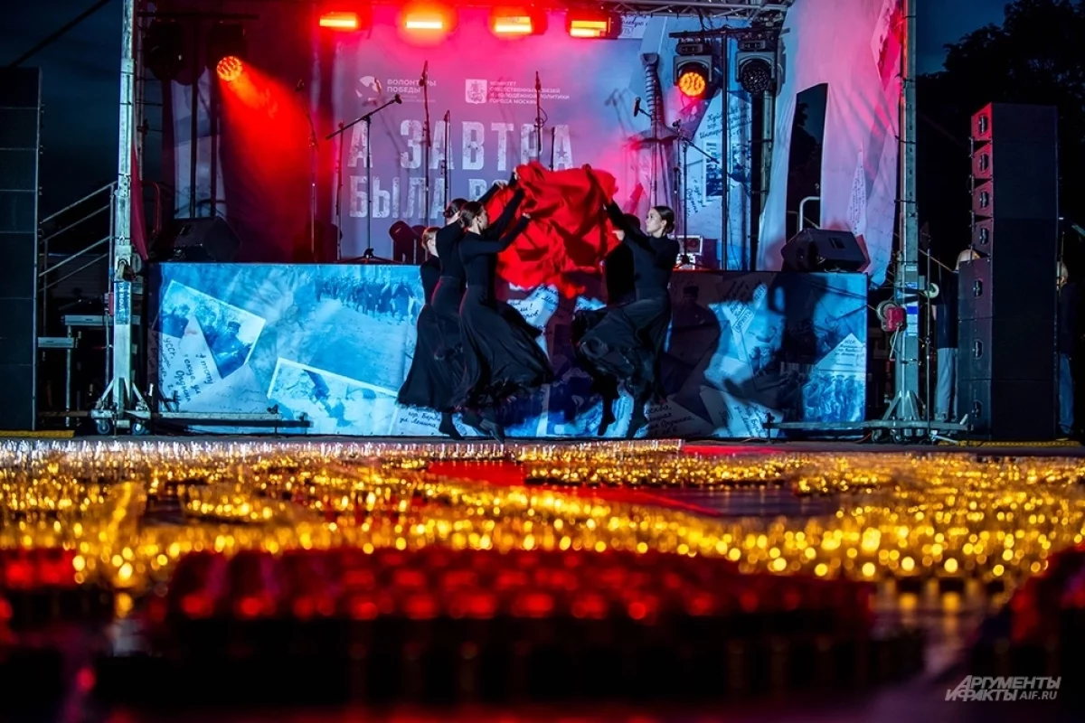Read more about the article Москва помнит. На Речном вокзале зажгли восемь тысяч огней в честь героев