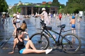 Мощная прожарка. Москва готовится к +33 C и открытию купального сезона