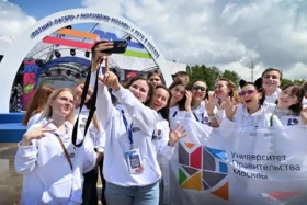 Пели с IOWA. В Москве стартовала смена летнего лагеря «Молодежь Москвы»